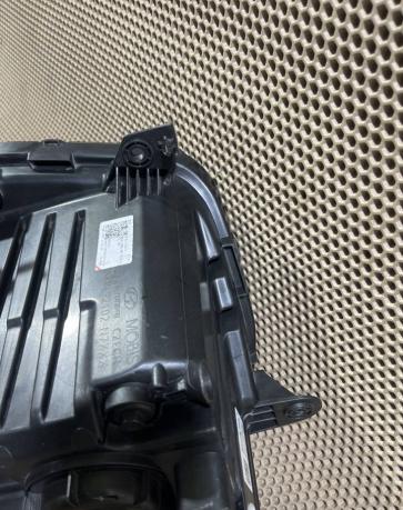 Фара правая Hyundai Tucson NX4 92102N7100