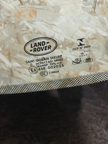 Лобовое стекло Land-Rover Discovery 5 LR106637