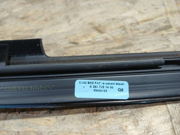 Молдинг стекла двери передней правой Mercedes W292 GLE A2927251400