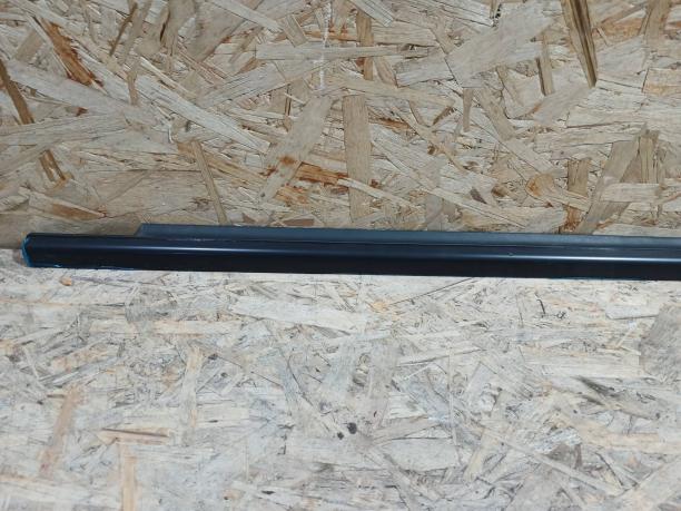 Молдинг стекла двери передней правой Mercedes W292 GLE A2927251400