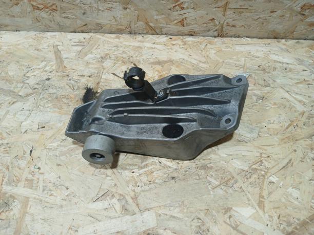 Кронштейн двигателя BMW 7 G11/G12 6861555
