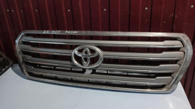 Декоративная решетка радиатора Toyota Land Cruiser 200 53114-60110