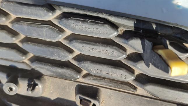Решетка радиатора правая Toyota RAV 4 ca40  5310642010
