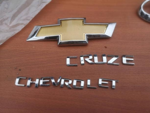 Эмблема Chevrolet Cruze 