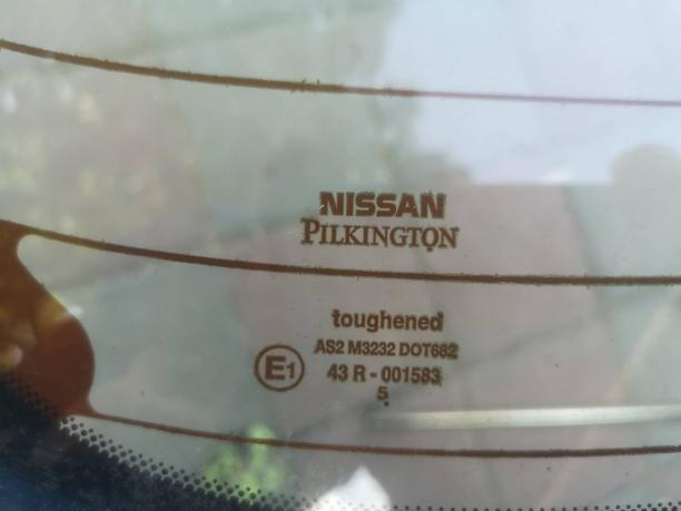 Заднее стекло Nissan Almera N16 90300bm400