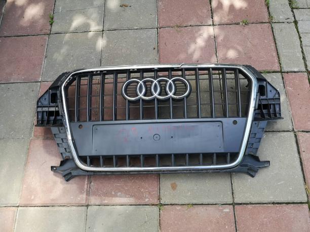 Решетка радиатора Audi Q3 8U0853651H