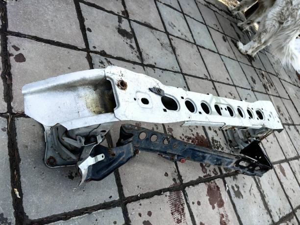 Усилитель переднего бампера Ford Focus 2 1540638