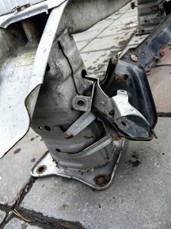 Усилитель переднего бампера Ford Focus 2 1540638
