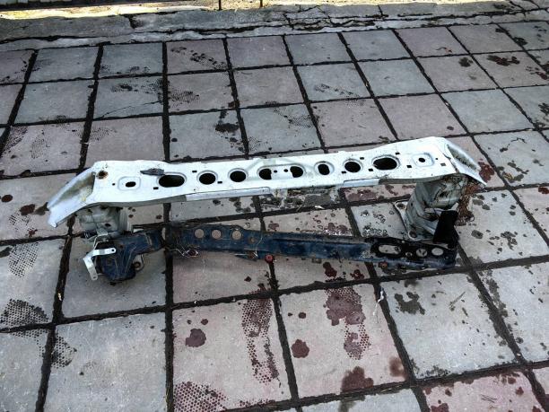 Усилитель переднего бампера Ford Focus 2 1540638