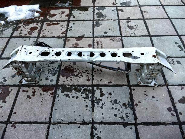 Усилитель переднего бампера Ford Focus 2 1540638