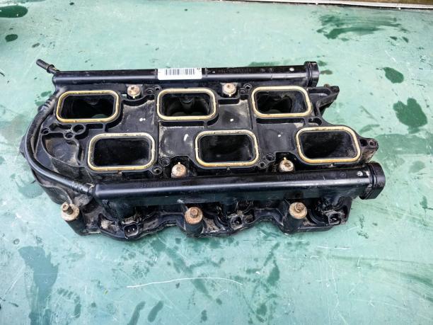 Топливная рампа  Jeep Grand Cherokee WK2 05184079ad