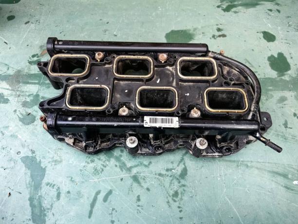 Топливная рампа  Jeep Grand Cherokee WK2 05184079ad