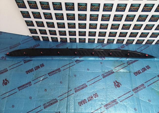 Накладка левой подножки Land Cruiser 200 2010-2012 PZ330-60210
