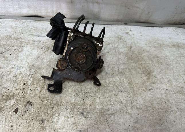 Блок абс Hyundai Elantra xd 2000-2008 956602D500