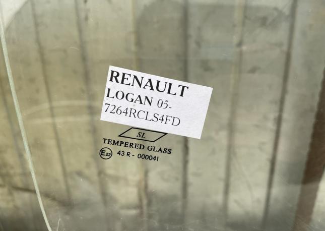 Стекло двери переднее правый Renault Logan 