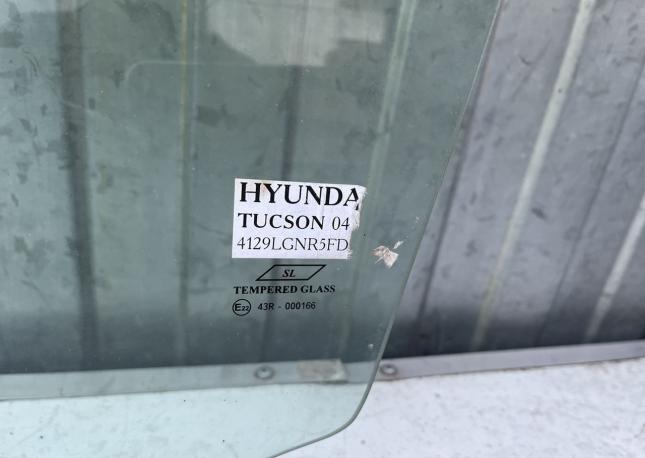 Стекло переднее левое опускное Hyundai Tucson 1 824112E000