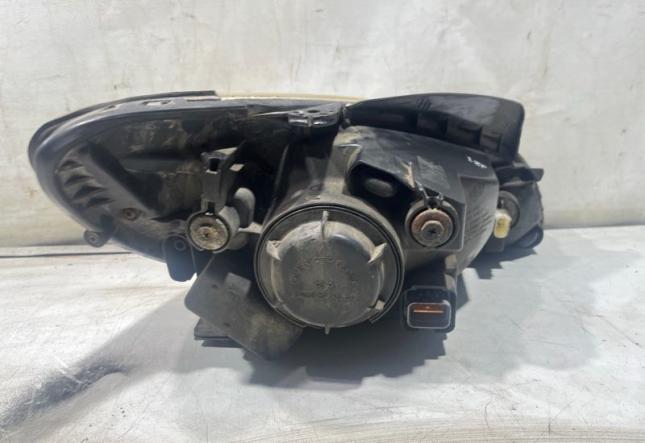 Фара галогеновая передняя левая Hyundai Getz 921011C505