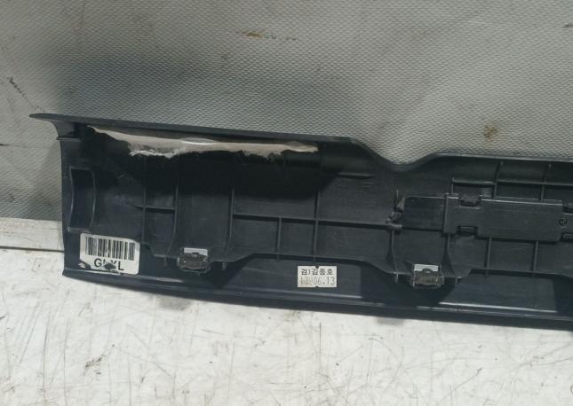 Накладка порога.Kia Sorento 2 XM 2009-2014 858712P205