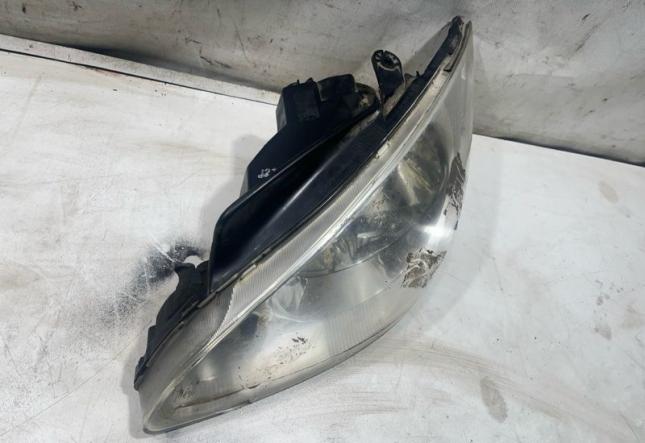 Фара галогеновая передняя левая Hyundai Getz 921011C505