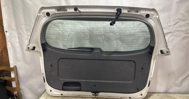 Дверь Багажника Kia Sorento 2 2009-2012 737002P040