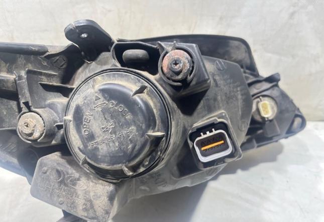 Фара галогеновая передняя левая Hyundai Getz 921011C505