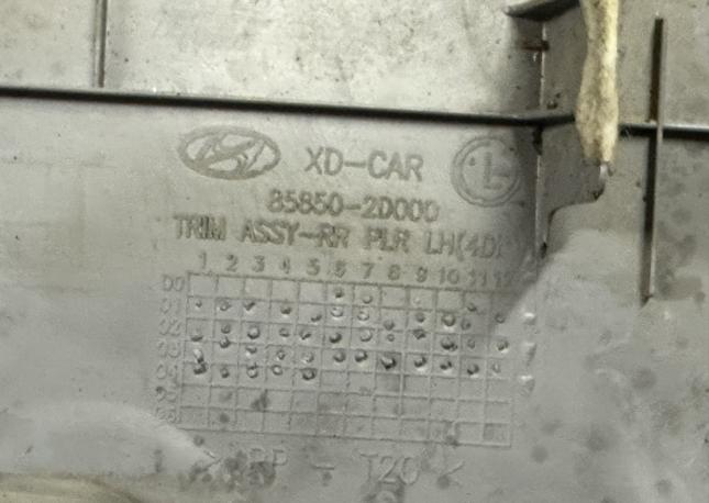 Обшивка задней стойки левая Hyundai Elantra xd 858502D000