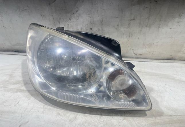 Фара галогеновая передняя правая Hyundai Getz 921021C505