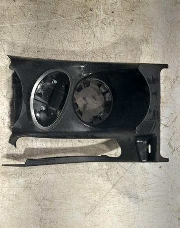 Подлокотник.Hyundai Santa Fe 1 2001-2010 SM 8465526000