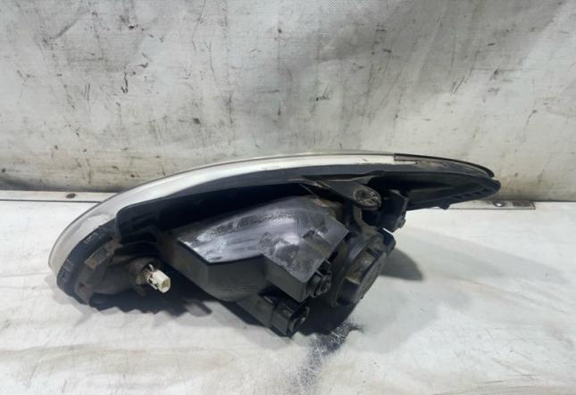 Фара галогеновая передняя правая Hyundai Getz 921021C505