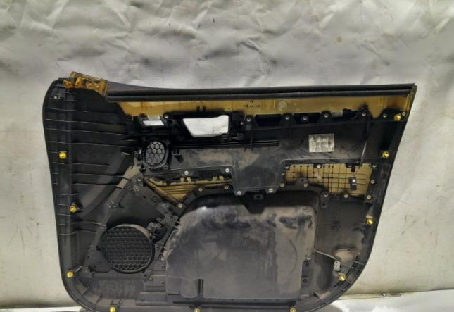 Обшивка боковой двери передняя левая Kia Mohave 823012J230WK