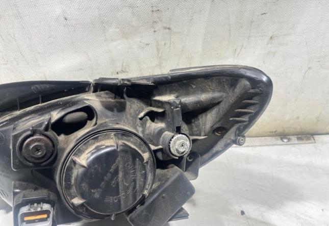 Фара галогеновая передняя правая Hyundai Getz 921021C505