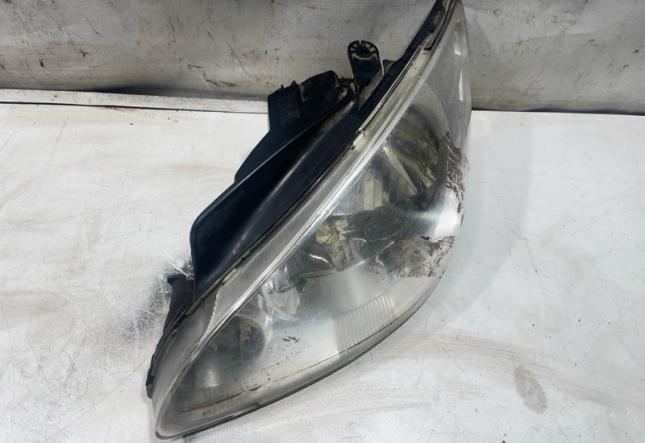 Фара галогеновая передняя левая Hyundai Getz 921011C505