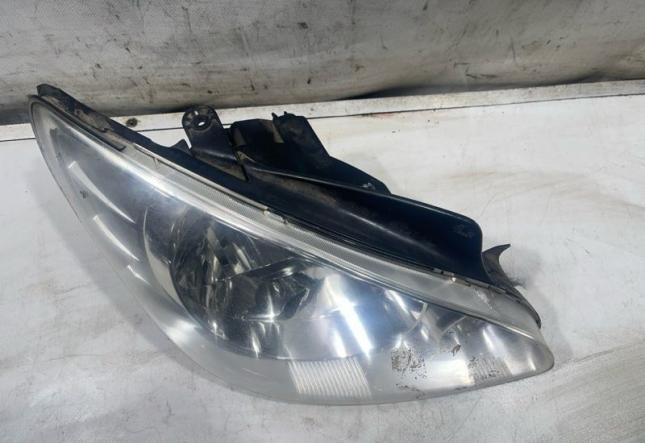 Фара галогеновая передняя правая Hyundai Getz 921021C505