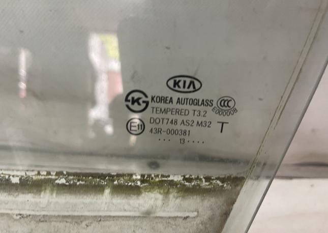 Стекло двери передней левый Kia Soul 1 2009-2014 824112K010
