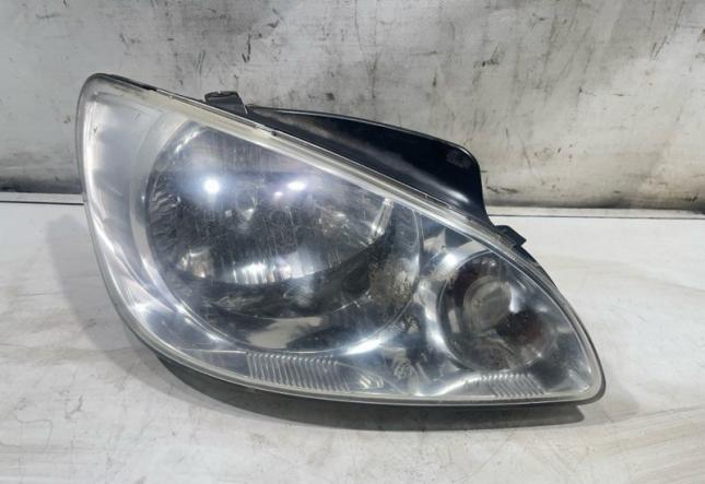 Фара галогеновая передняя правая Hyundai Getz 921021C505