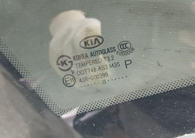 Стекло глухое левый.Kia Sorento 2 XM 2009-2014 878102P100