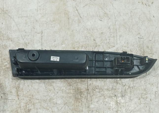 Кнопка стеклоподьемника. Hyundai Getz 2005-2011 935801C000