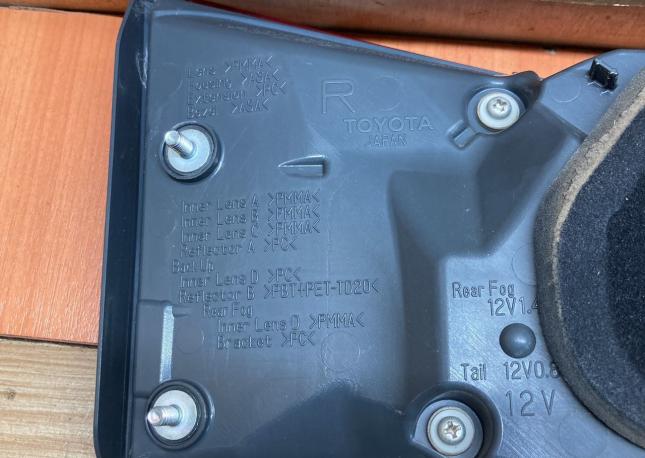 Внутренний фонарь фара правая задняя Lexus GS 2012 81581-30490