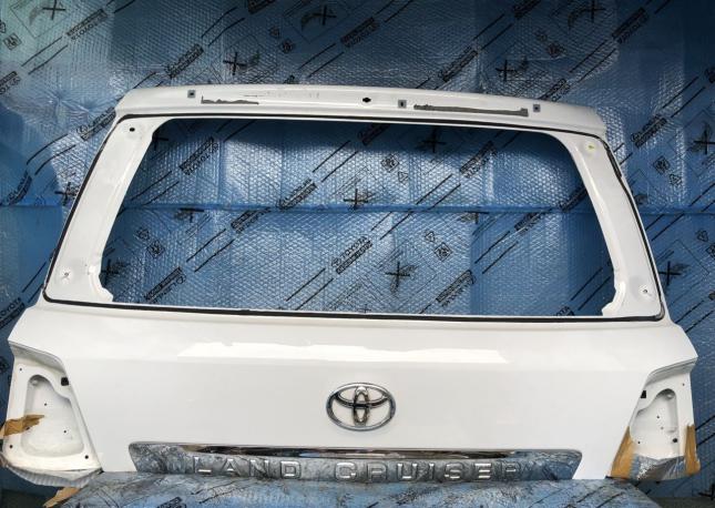 Крышка багажника, белая Toyota Land Cruiser 200 6700560D11