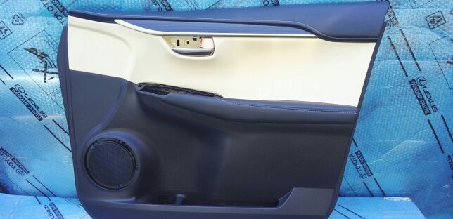 Обшивка правой передней двери Lexus NX 6761078010