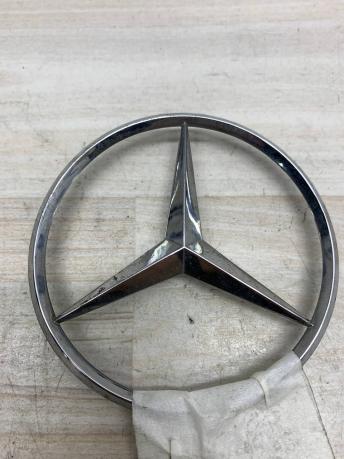 Эмблема крышки багажника Mercedes W211 2117580058