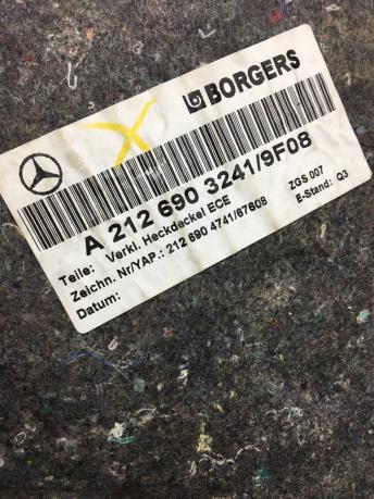 Обшивка багажника Mercedes W212 2126901441