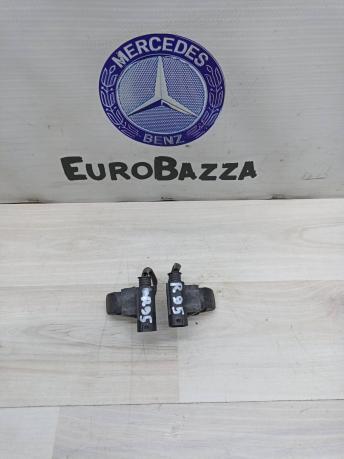 Форсунка омывателя лобового стекла Mercedes W203 A2038600147