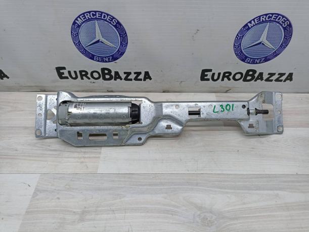 Мотор регулировки сиденья передний Mercedes W251 0009106236