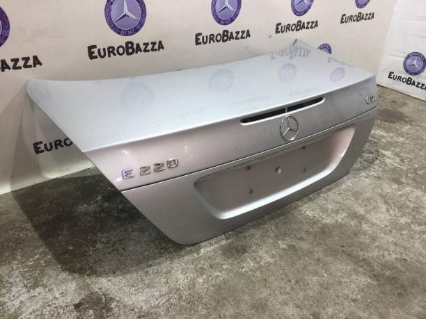 Крышка багажника Mercedes W211 A2117500075