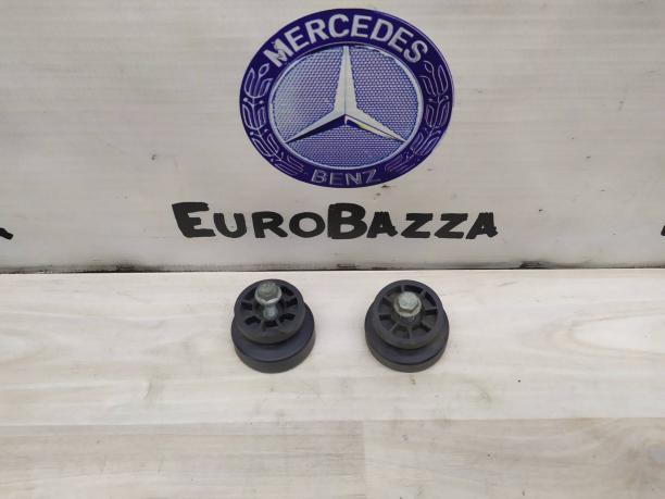 Кронштейн переднего бампера Mercedes W211 A2118800030