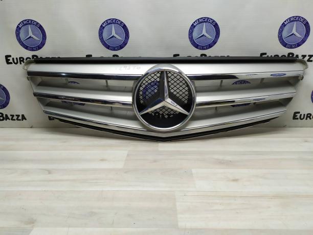 Решетка радиатора Mercedes W204 AMG A2048800023