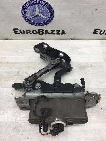 Петля капота с пиропатроном Mercedes W207 A2076730183