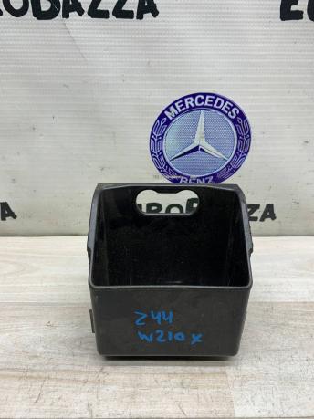 Бардачок подлокотника Mercedes W210 2106830475