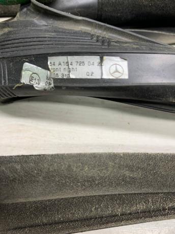 Резиновый уплотнитель кромки двери Mercedes W164 A1647250325